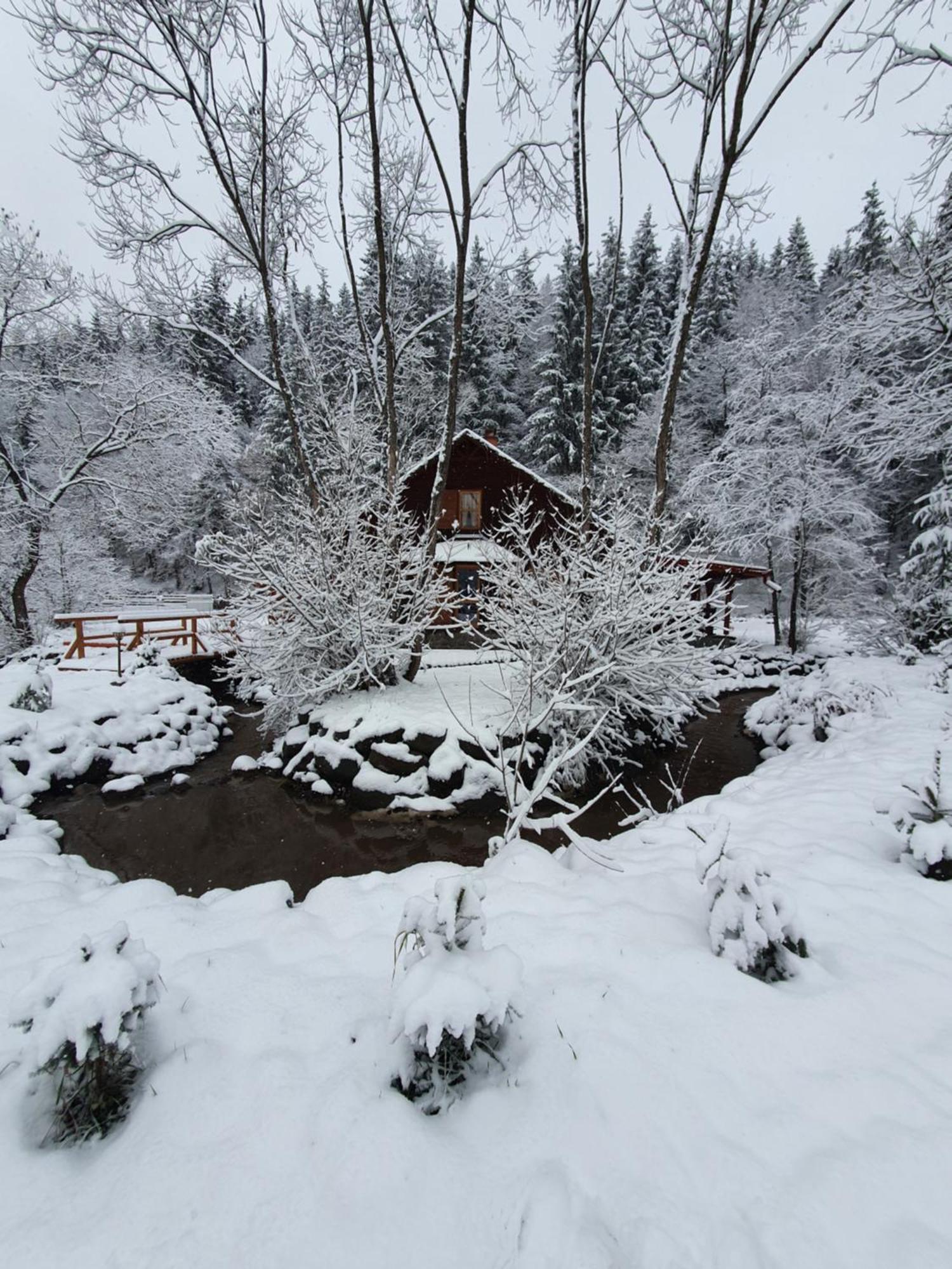 Relax Island Guesthouse อิซวาเร ภายนอก รูปภาพ